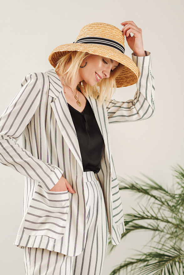 Белый летний пиджак в полоску