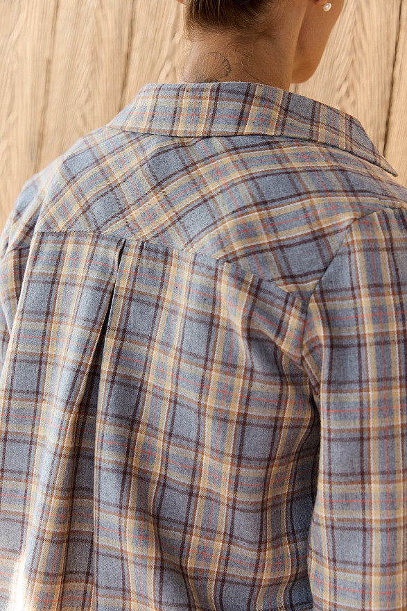 Серая рубашка в клетку