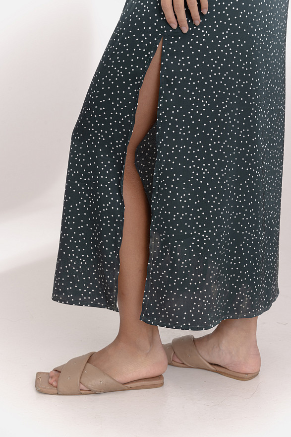 Зелена шовкова сукня-міді в стилі білизни