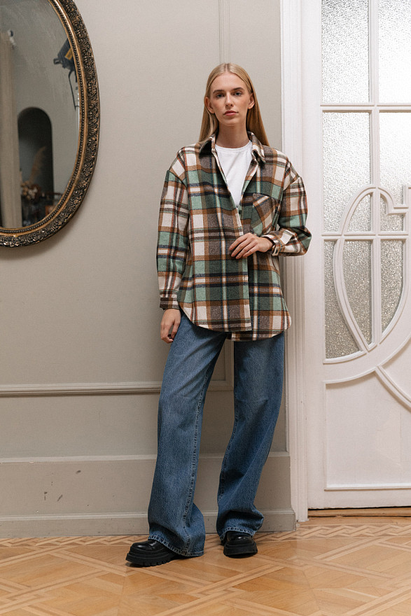 Зеленая удлиненная рубашка оверсайз