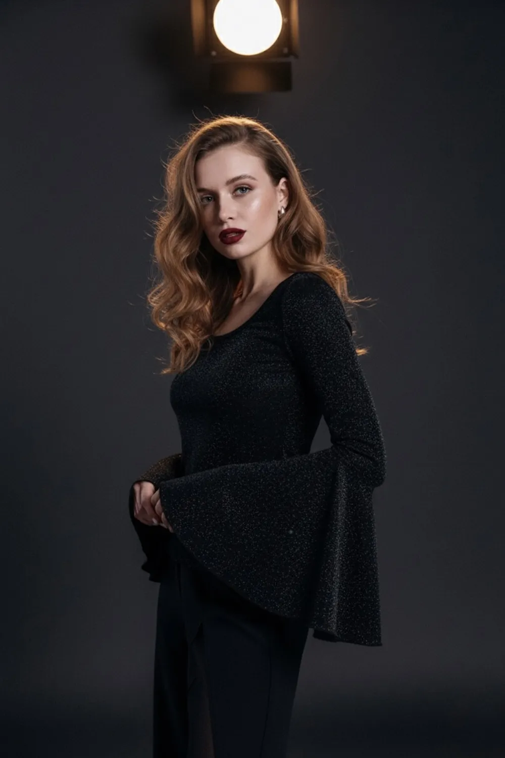 Чорний трикотажний топ із люрексу