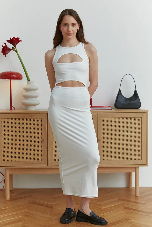 Sleeveless bodycon dress with scoop neckline