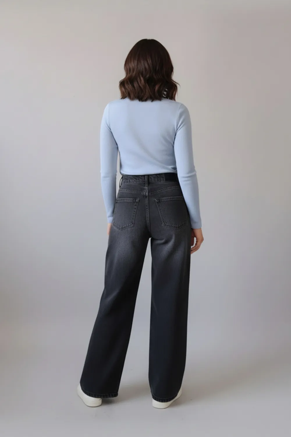 Голубой лонгслив из мягкого трикотажа