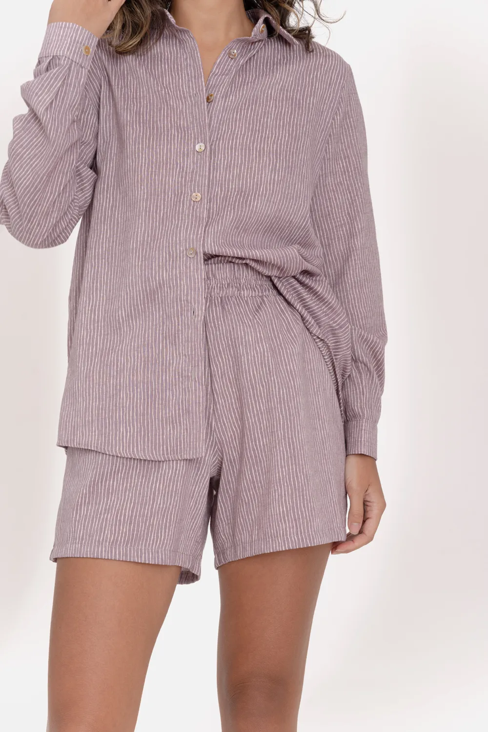 Milling linen suit