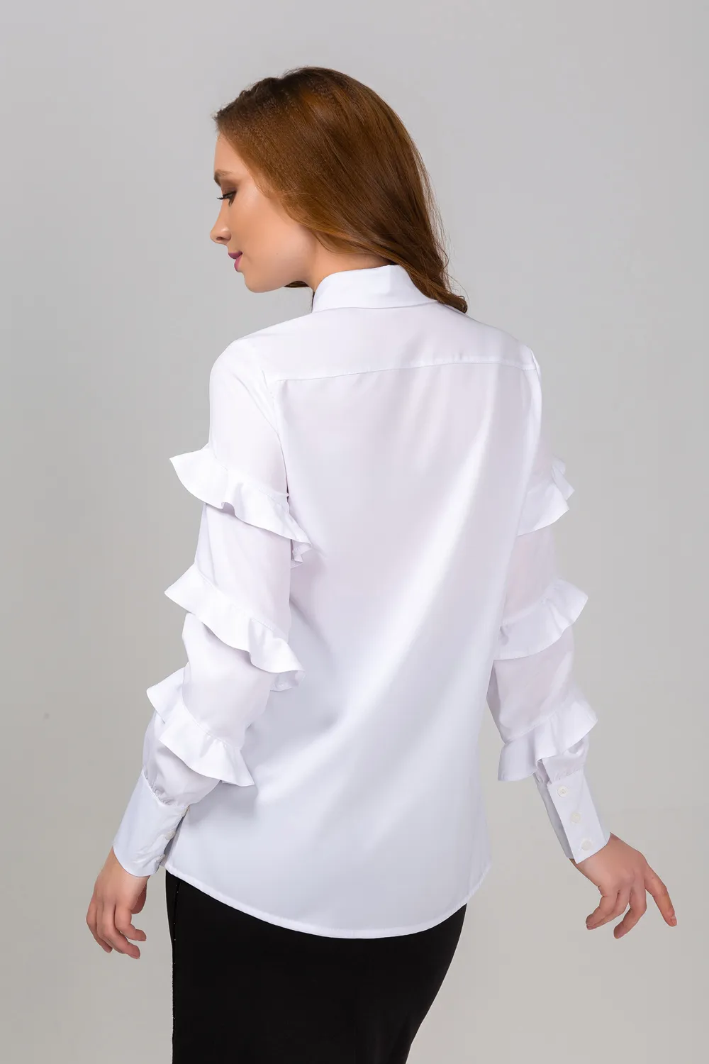 Вельветова сукня-сорочка: як носити головний тренд осені 2025 без ефекту «халата»