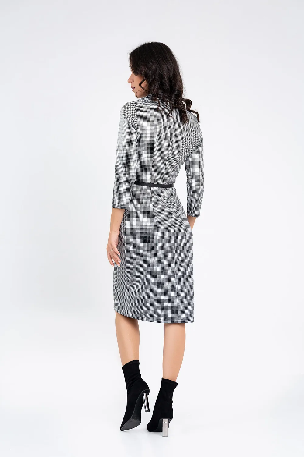 Belted silhouette dress with slit