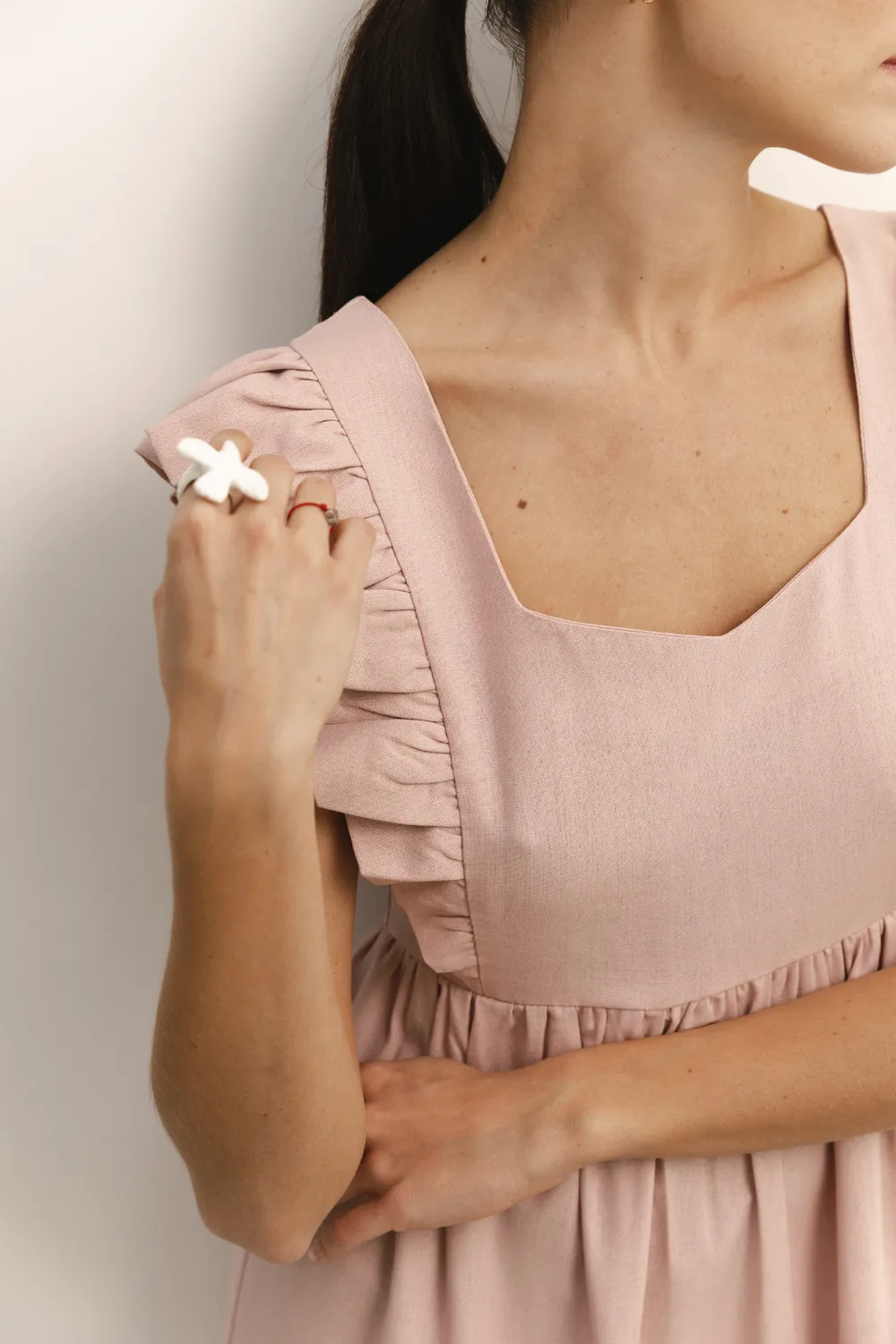 Sleeveless dress color 