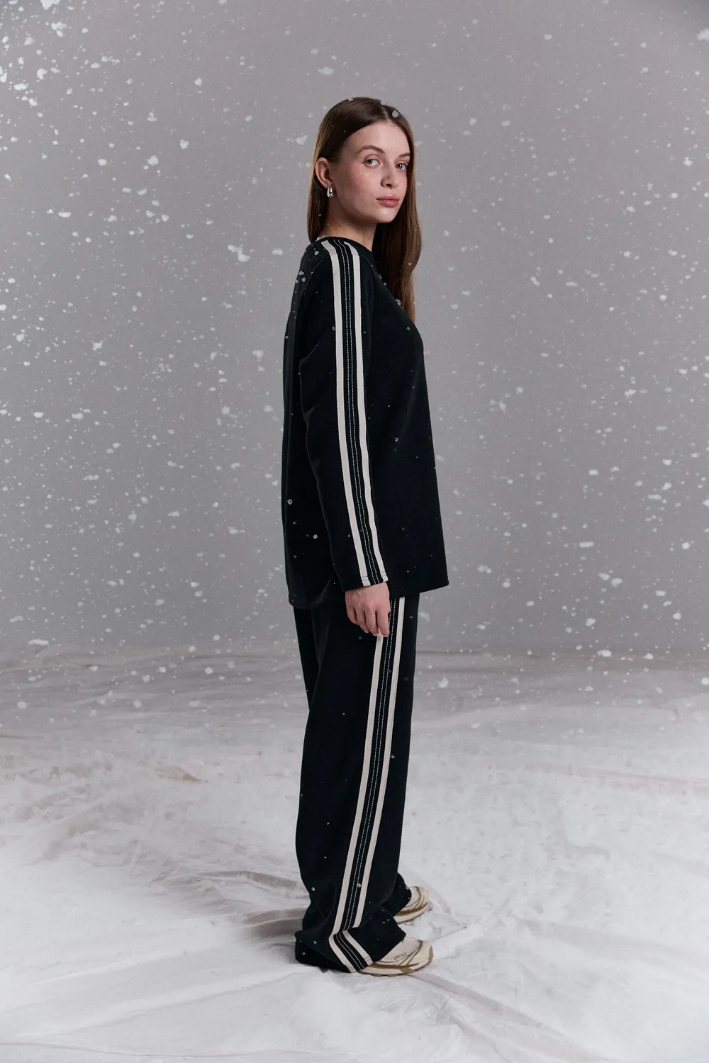Warm walking suit with stripes in black