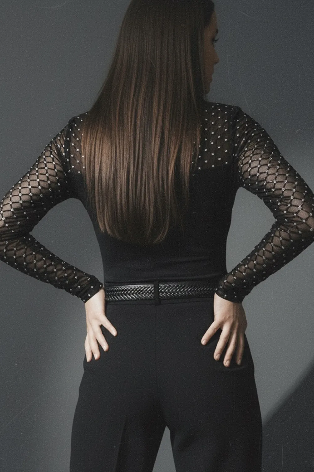 Чорний боді з декольте та блискучою сіткою-флок