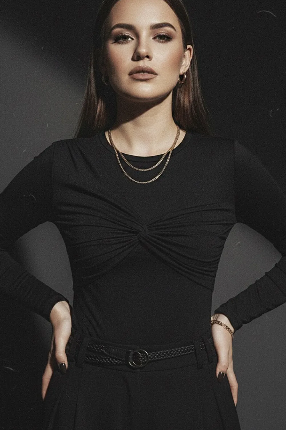 Черный лонгслив с асимметричной драпировкой