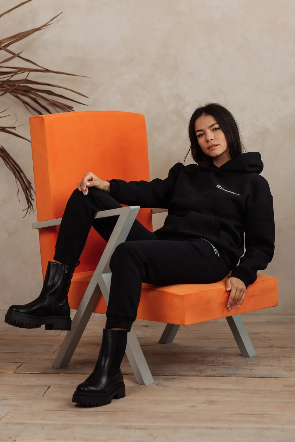 Black sweatshirt with slogan