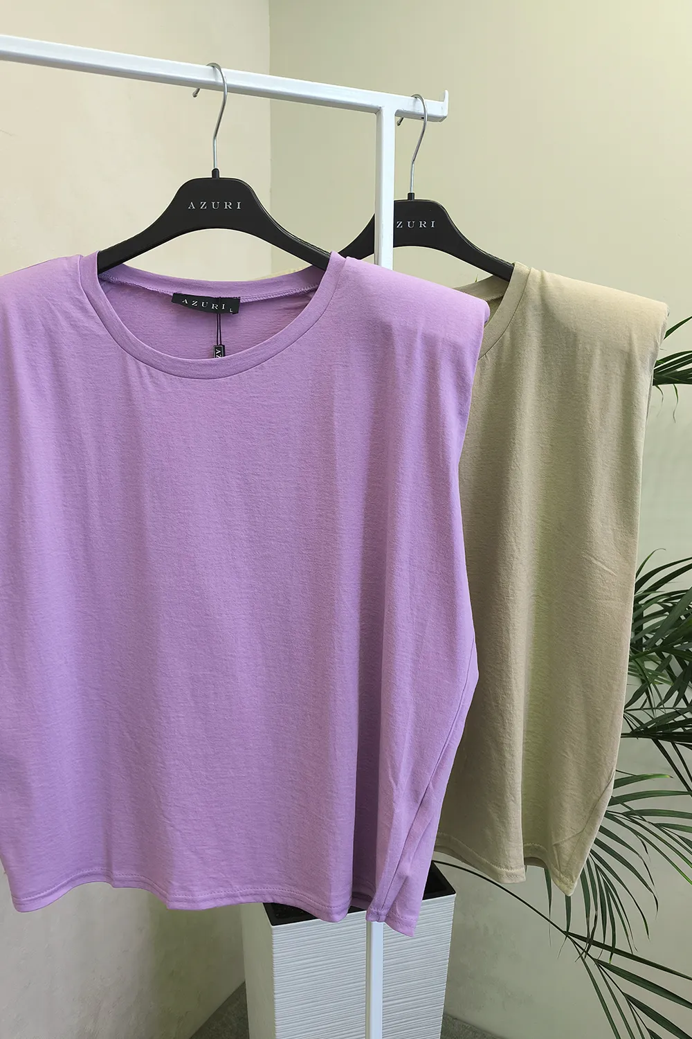 Khaki shoulder pad T-shirt 