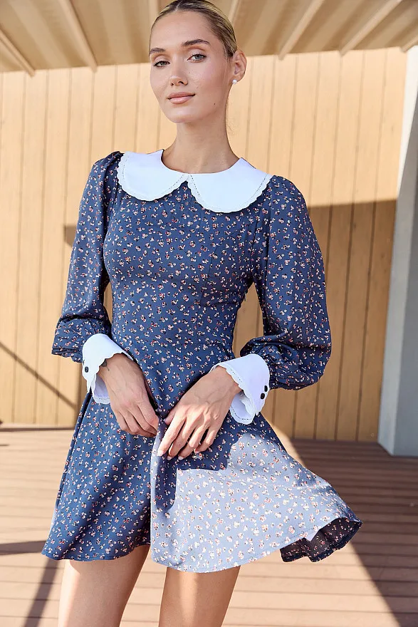 Blue semi-fitted dress with a half-sun skirt and puffy sleeves with cuffs Blue semi-fitted dress with a half-sun skirt and puffy sleeves with cuffs