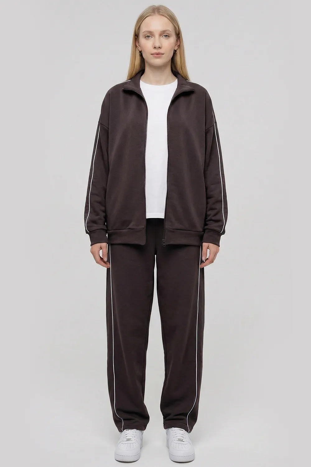 Athleisure Elevated: Chic Ways to Wear Track Pants and Hoodies