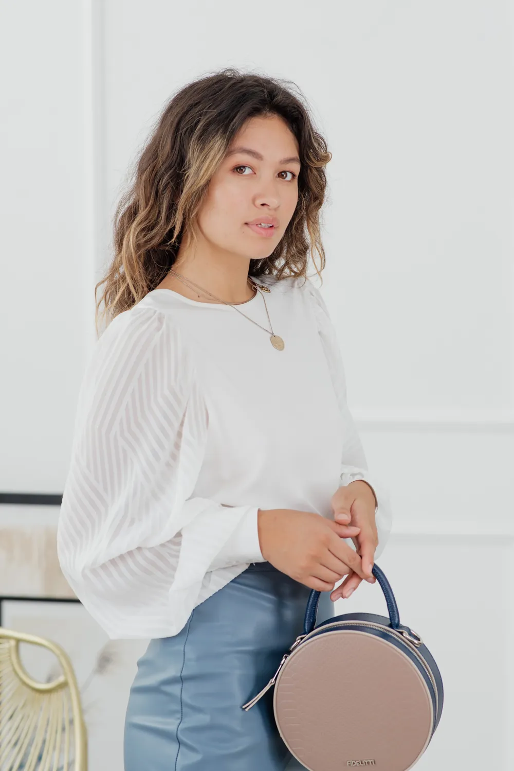 Блуза з баскою у 2026: Як носити тренд і чим його замінити?