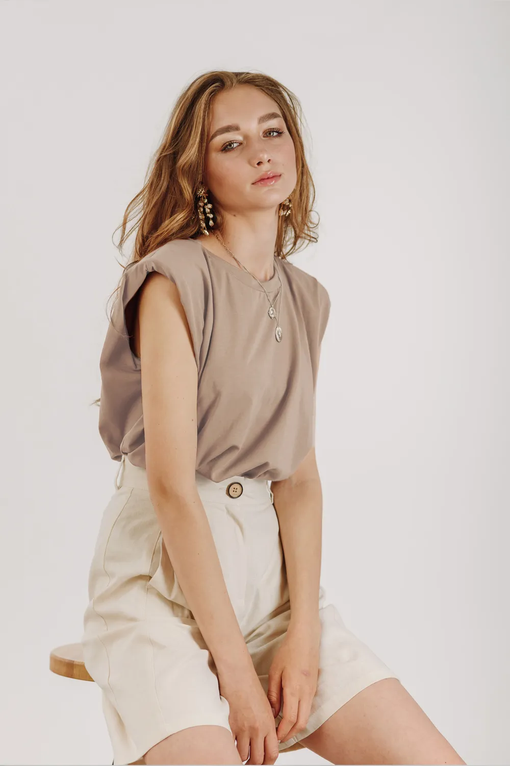 Khaki shoulder pad T-shirt 
