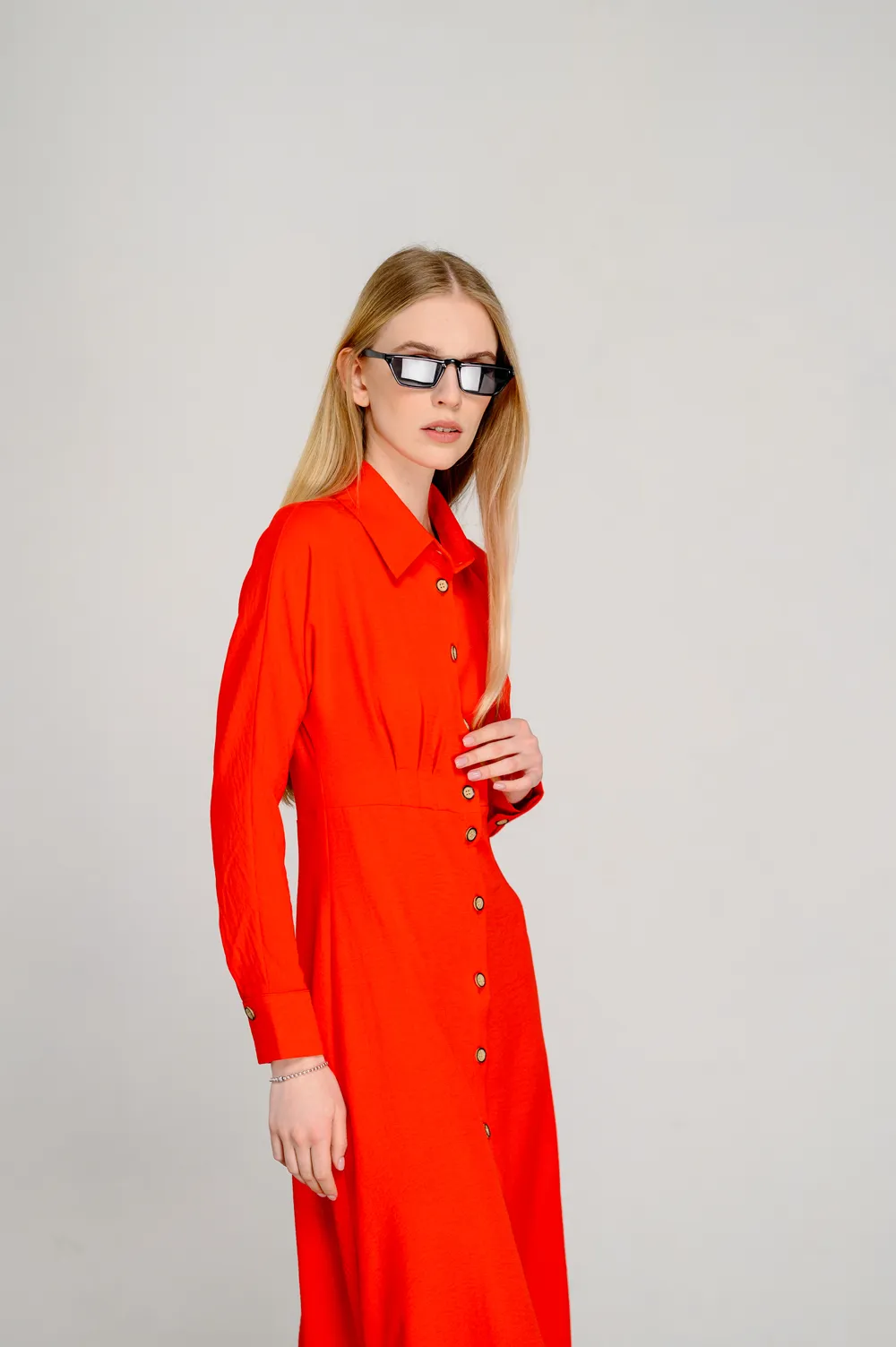 Orange semi-fitted dress with a spectacular A-line skirt